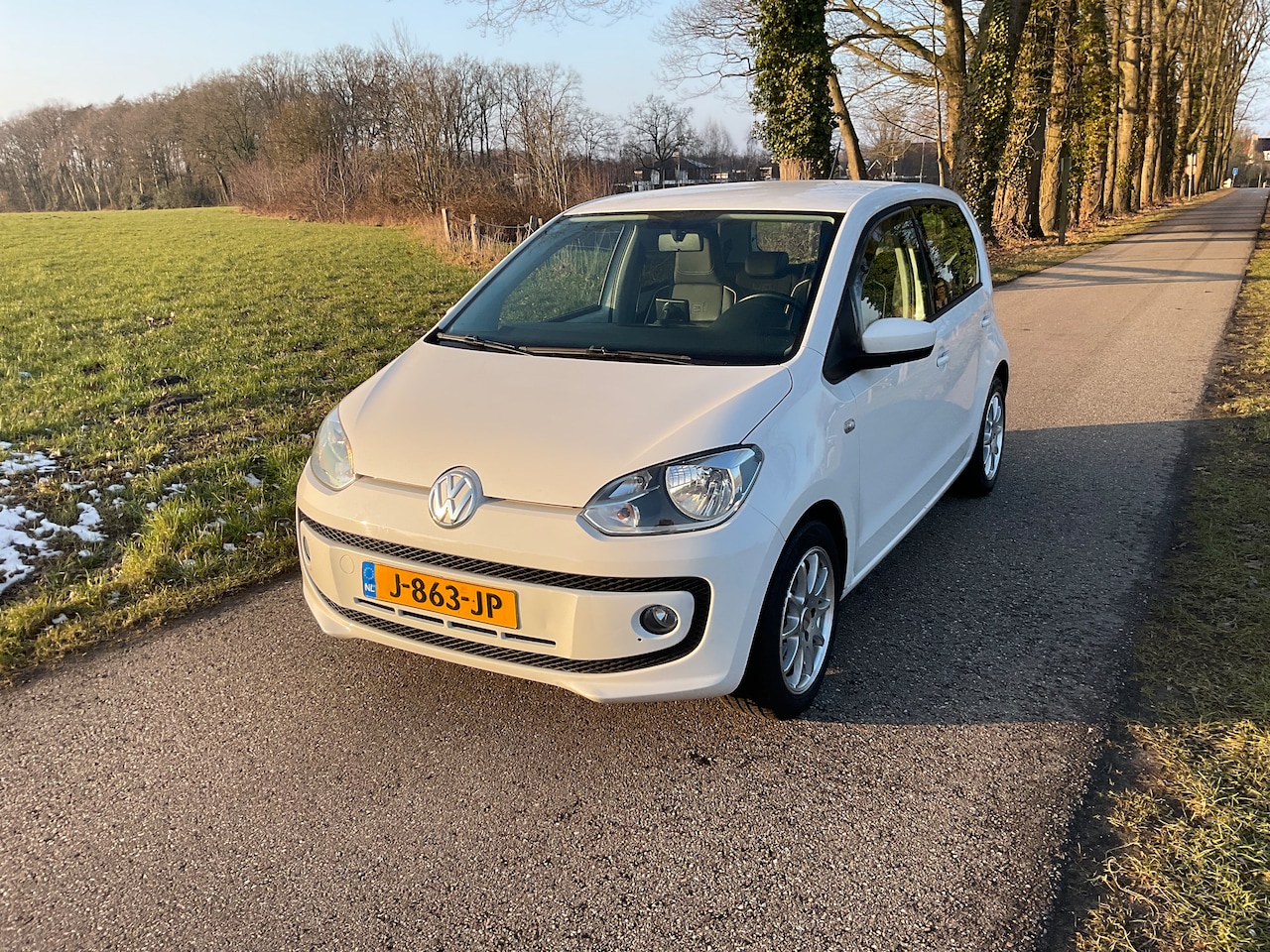 Volkswagen Up! - 1.0 high up! BlueMotion High Up Heel veel extra’s Lederen bekleding - AutoWereld.nl
