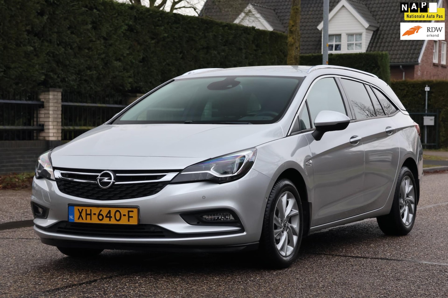 Opel Astra Sports Tourer - 1.4 Innovation | NAVI | CLIMA |CRUISE | CAMERA | TREKHAAK | ZEER MOOIE GOED ONDERHOUDEN AU - AutoWereld.nl