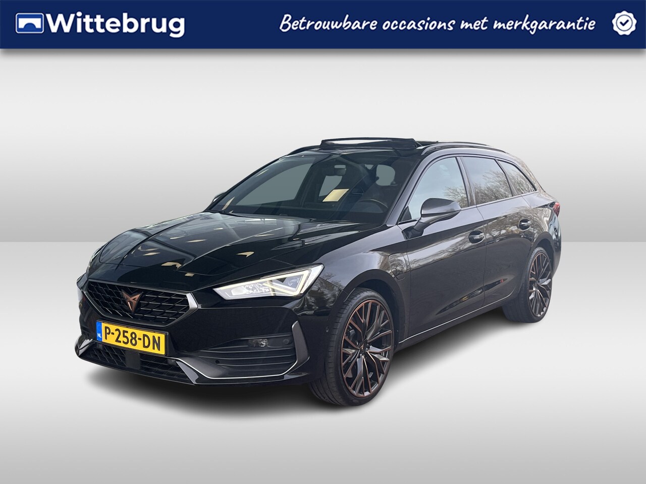 CUPRA Leon Sportstourer - 1.4 e-Hybrid DSG VZ Copper Edition / Panorama dak / Achteruitrij camera / Geheugenstoelen - AutoWereld.nl
