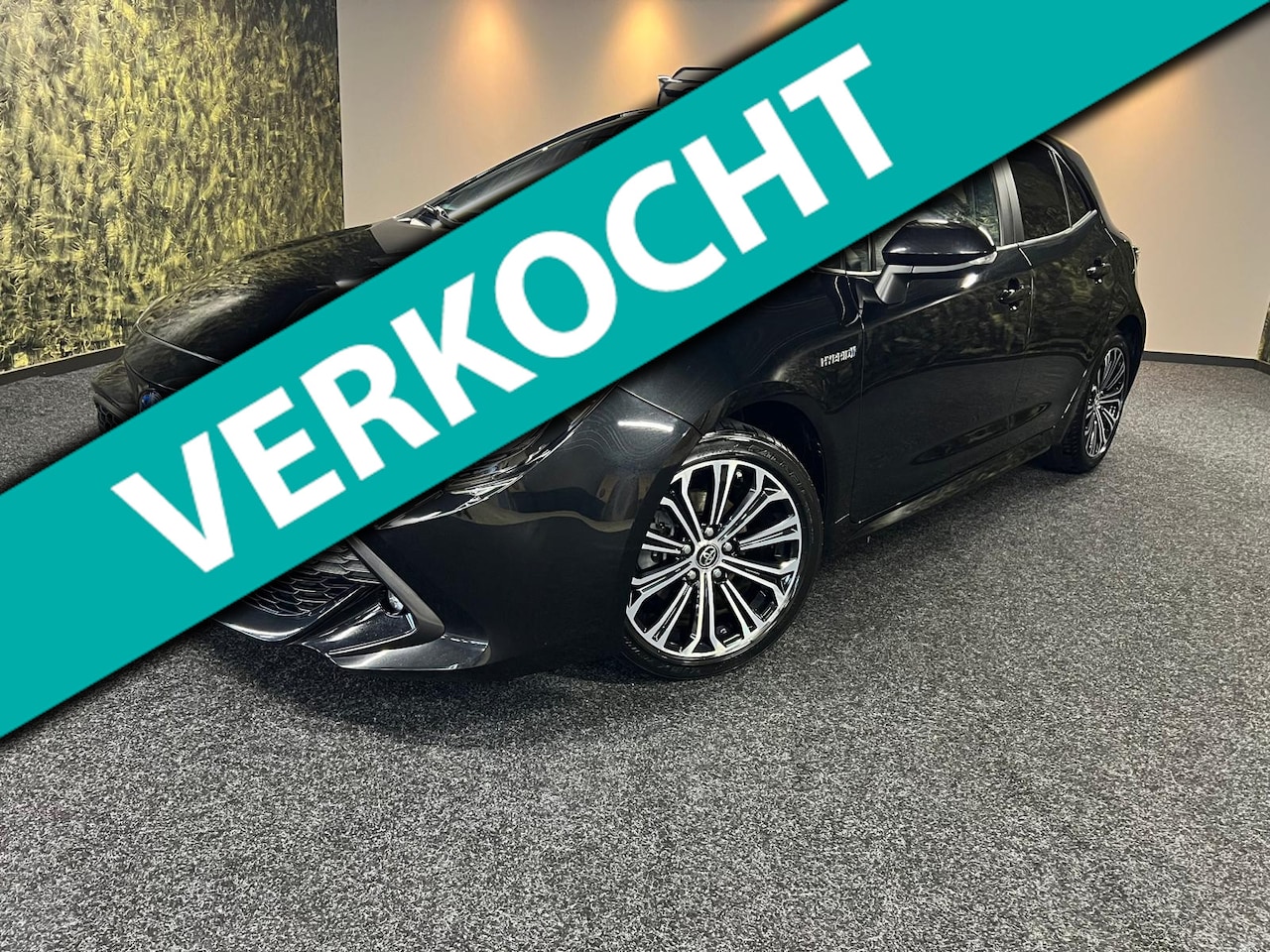 Toyota Corolla - 1.8 Hybrid First Edition-Camera-Navi-Cruise-CarPlay - AutoWereld.nl