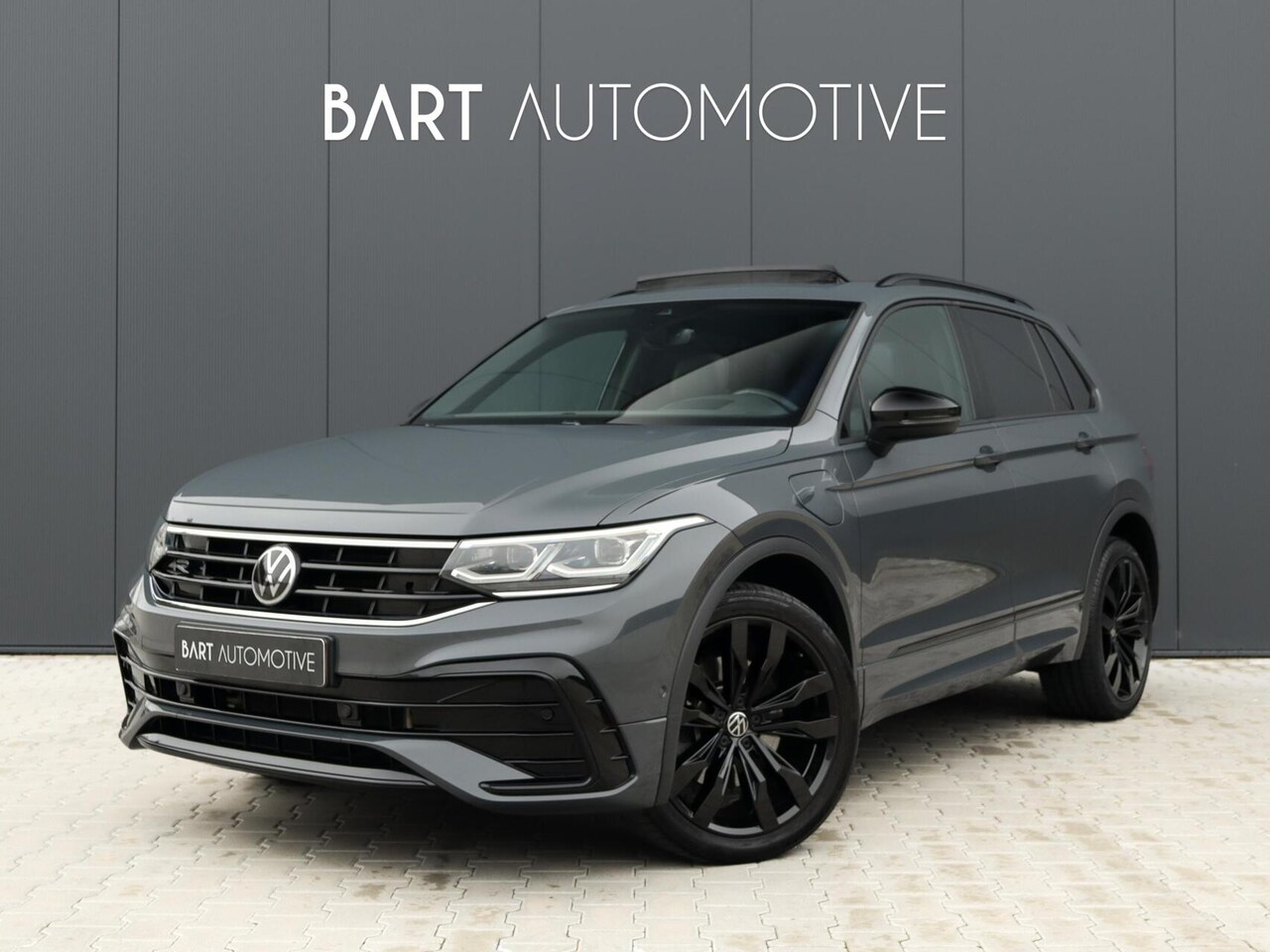 Volkswagen Tiguan - 1.4 TSI eHybrid R-Line 245PK|Camera|Pano|Trekhaak - AutoWereld.nl