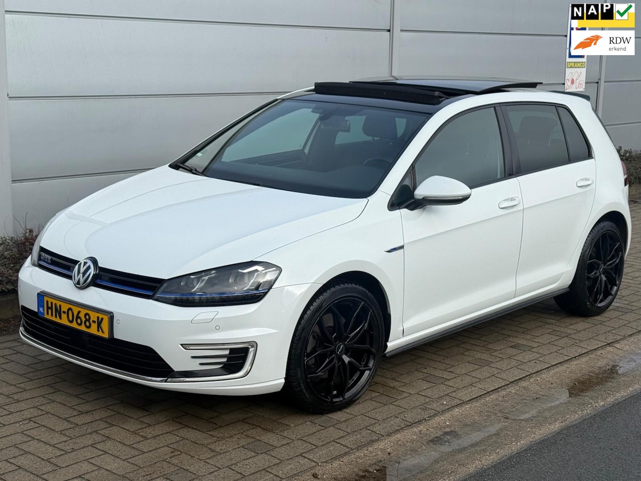 Volkswagen Golf - 1.4 TSI GTE/ Pano / NWE jaar apk - AutoWereld.nl