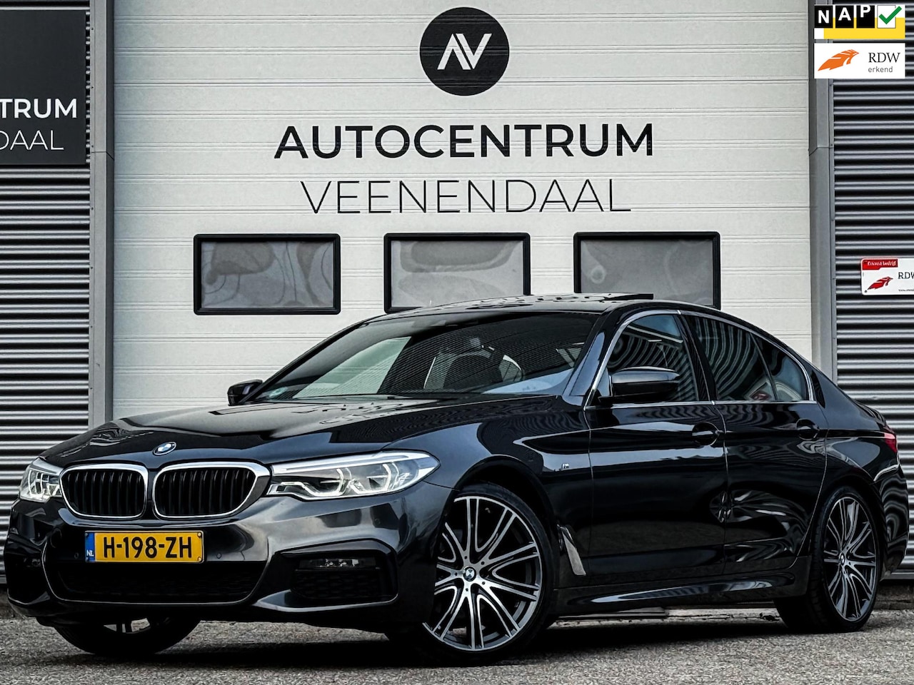 BMW 5-serie - 520i High Executive Edition M-SPORT PANO/TREKHAAK/1E EIG/NL AUTO - AutoWereld.nl