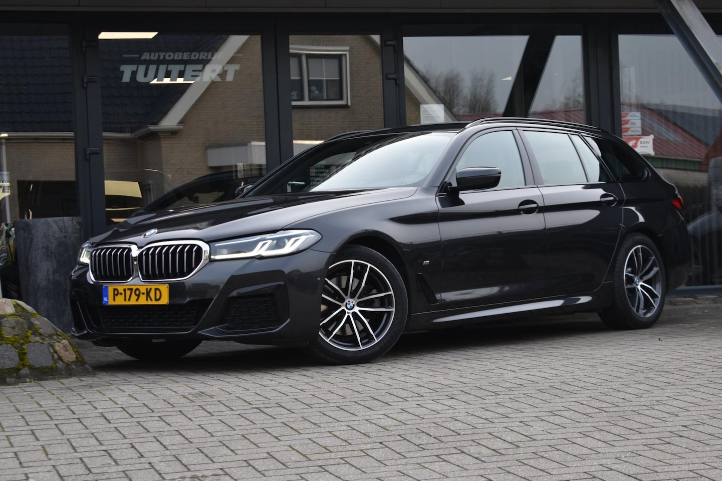 BMW 5-serie Touring - 520i M-Sport | LASERLIGHT | NAP | DEALER ONDERHOUDEN | APPLE CARPLAY | ANDRIOD AUTO | SFEE - AutoWereld.nl