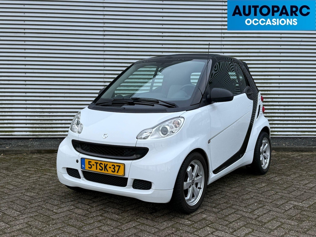 Smart Fortwo cabrio - 1.0 mhd Pure AIRCO, ELECTR DAK, AUTOMAAT, GROTE NAVI / CARPLAY, ELECTRISCHE RAMEN, SPORTVE - AutoWereld.nl