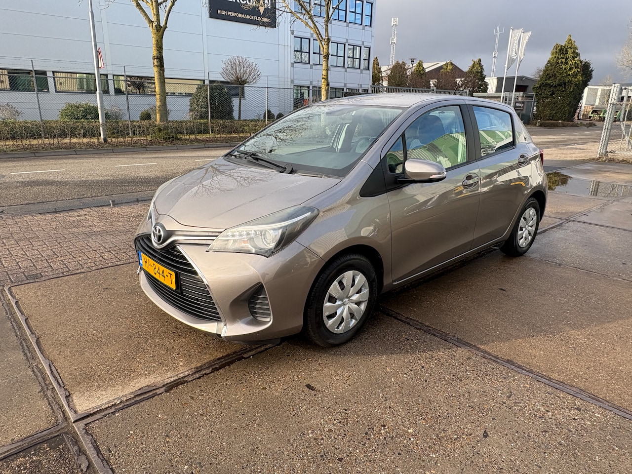 Toyota Yaris - 1.0 VVT-i Aspiration Bi-Tone Navi Achteruitrij Csmera Cruise Control AC - AutoWereld.nl