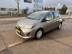 Toyota Yaris - 1.0 VVT-i Aspiration Bi-Tone Navi Achteruitrij Csmera Cruise Control AC