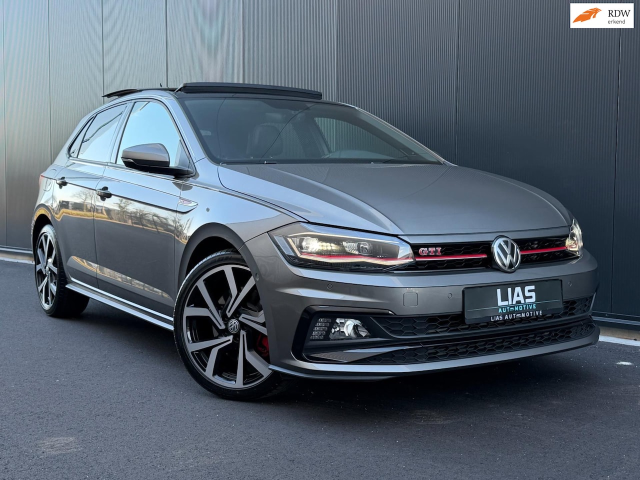 Volkswagen Polo - 2.0 GTI Full options / PANO / DSG / Keyless / Alcantara stoelen / Beats audio / Automatisc - AutoWereld.nl