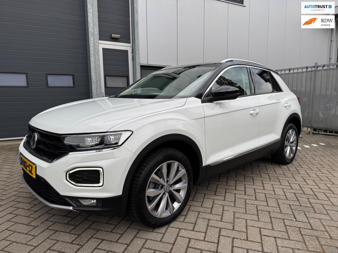 Volkswagen T-Roc - 1.5 TSI Sport Business R Navi, LED, Camera, Stoelverwarming etc. - AutoWereld.nl