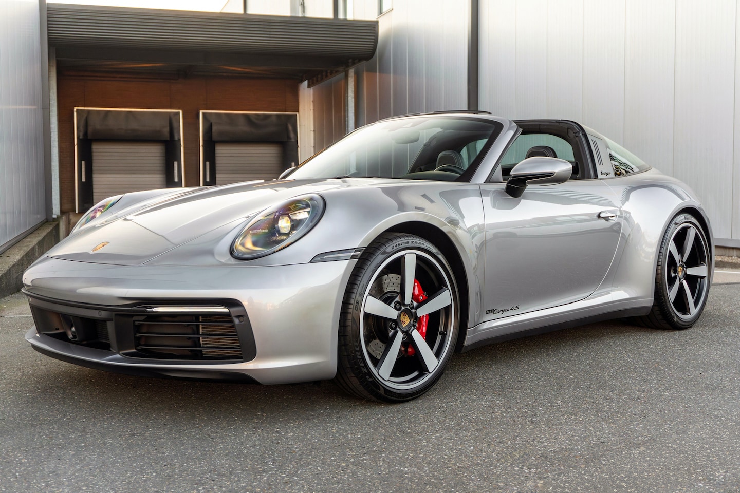 Porsche 911 Targa - (992) 4S - GT-Silver - Burmester - Lift - Sport Chrono - AutoWereld.nl