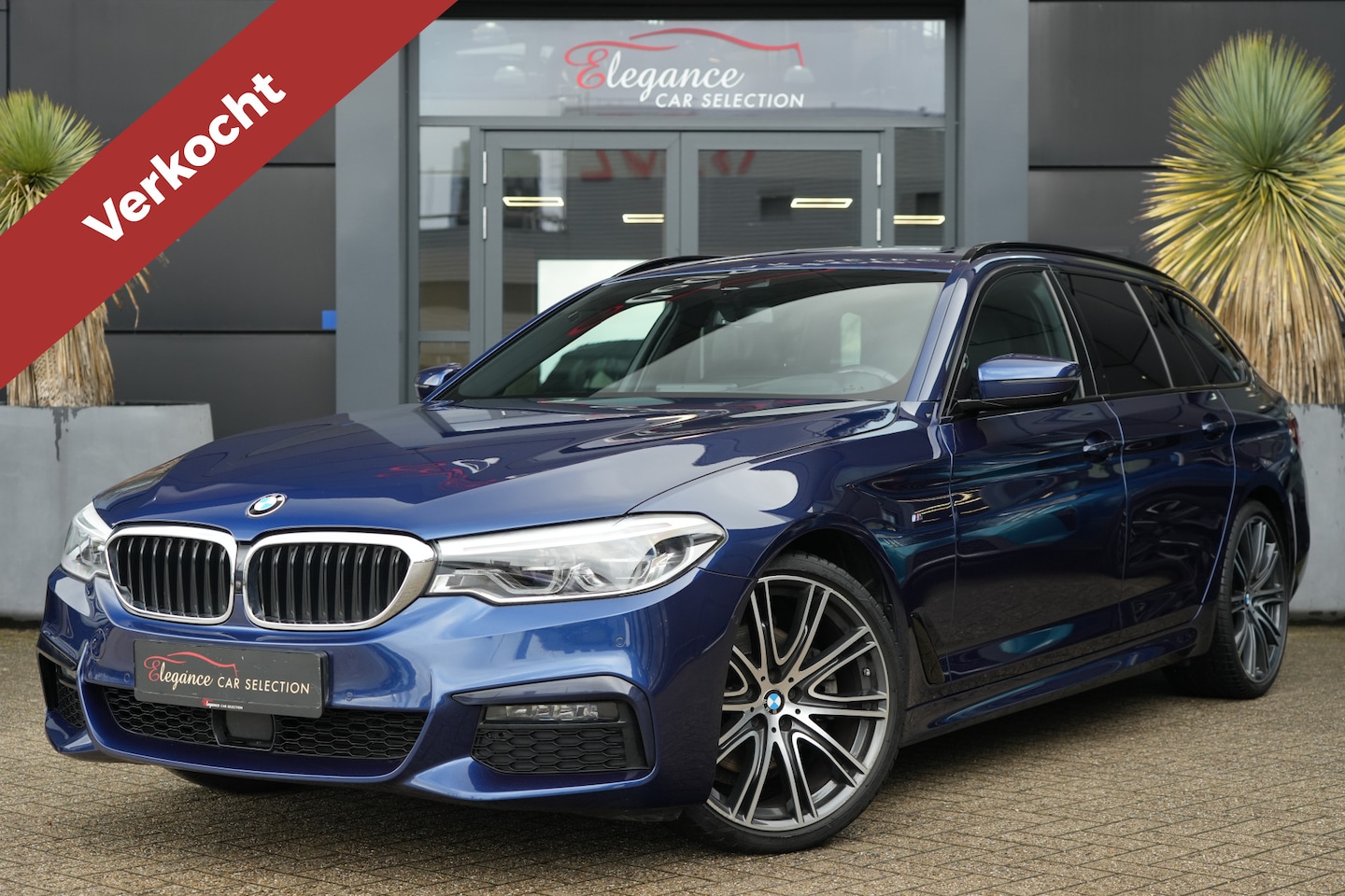 BMW 5-serie Touring - 520i M Sport High Executive 184pk Panoramadak/HarmanKardon/360Camera - AutoWereld.nl