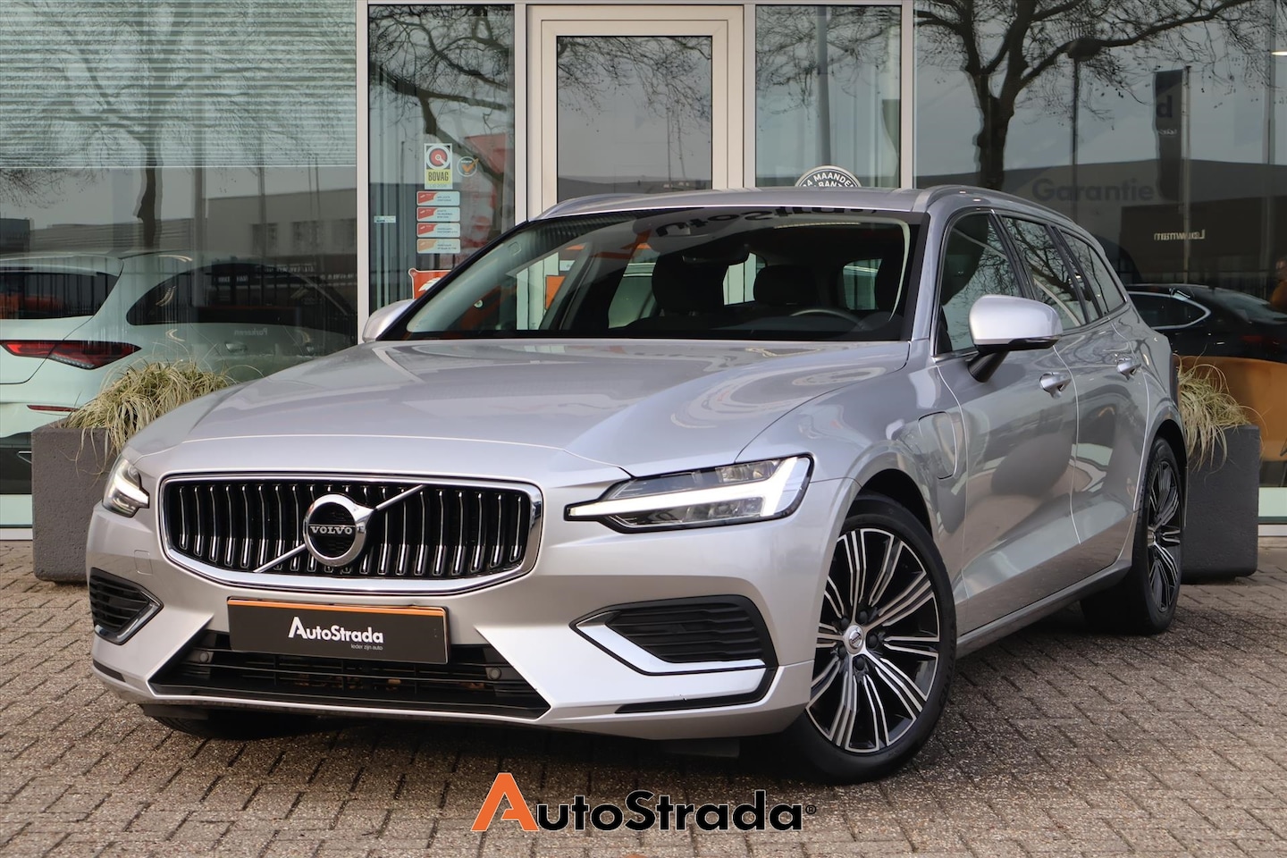 Volvo V60 - T6 Business Pro Twin Engine 340pk AWD | Carplay | ACC | Climate | LED | Virtual | Dodehoek - AutoWereld.nl