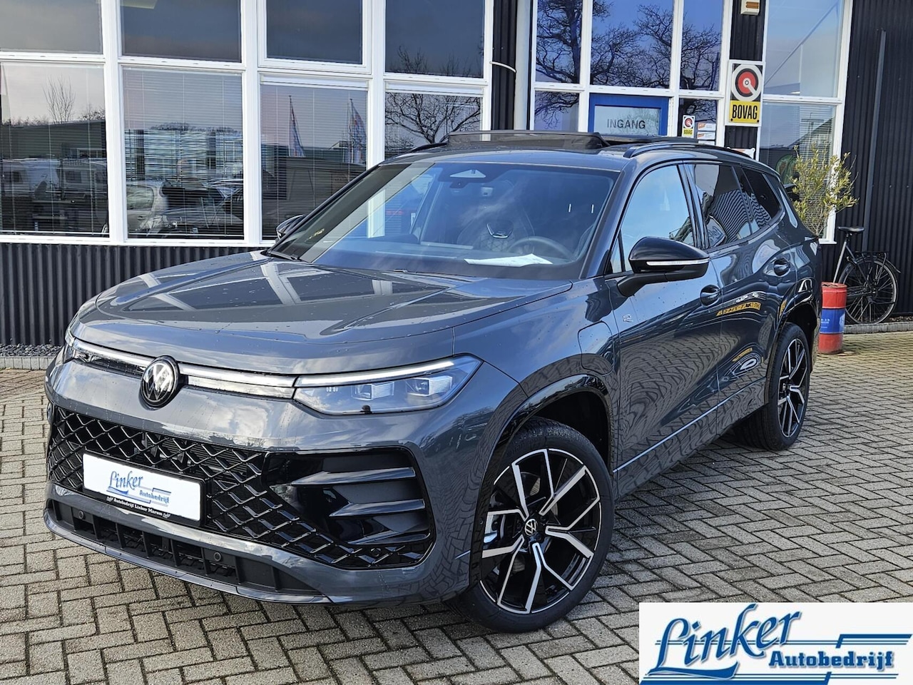 Volkswagen Tayron - 1.5 eHybrid R-Line Edition 272PK BLACK STYLE PANO STUURVERW MASSAGESTOEL DOLPHIN GREY - AutoWereld.nl