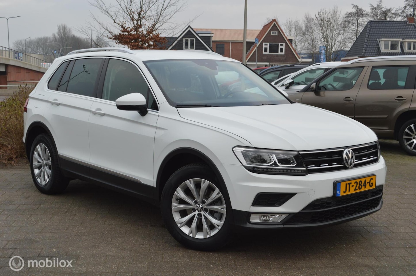 Volkswagen Tiguan - 2.0 TDI 150pk AUTOMAAT Comfortline | Led | Trekhaak - AutoWereld.nl
