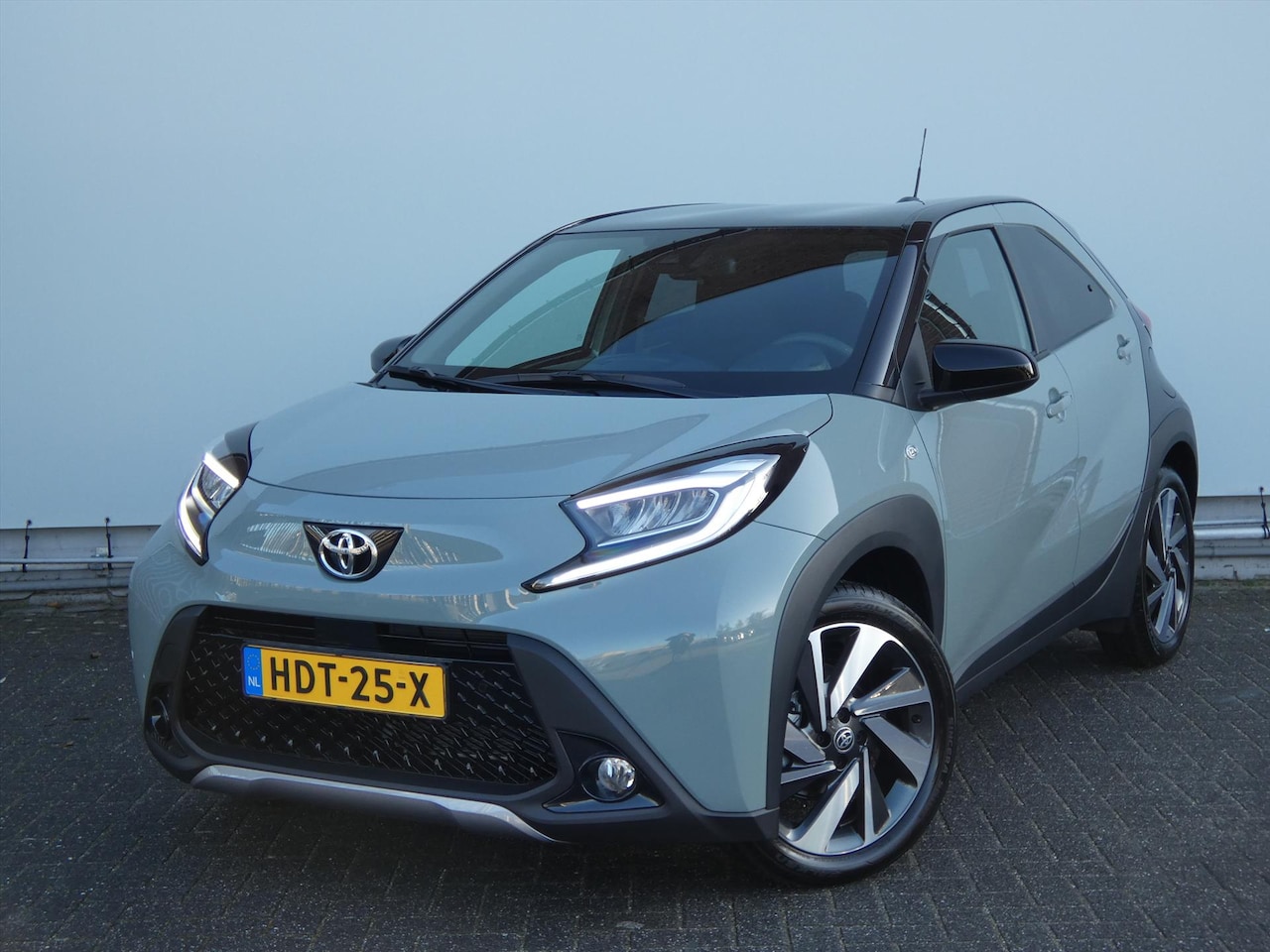 Toyota Aygo X - 1.0 VVT-i MT 72pk S-CVT Envy /1800 km !!!! - AutoWereld.nl