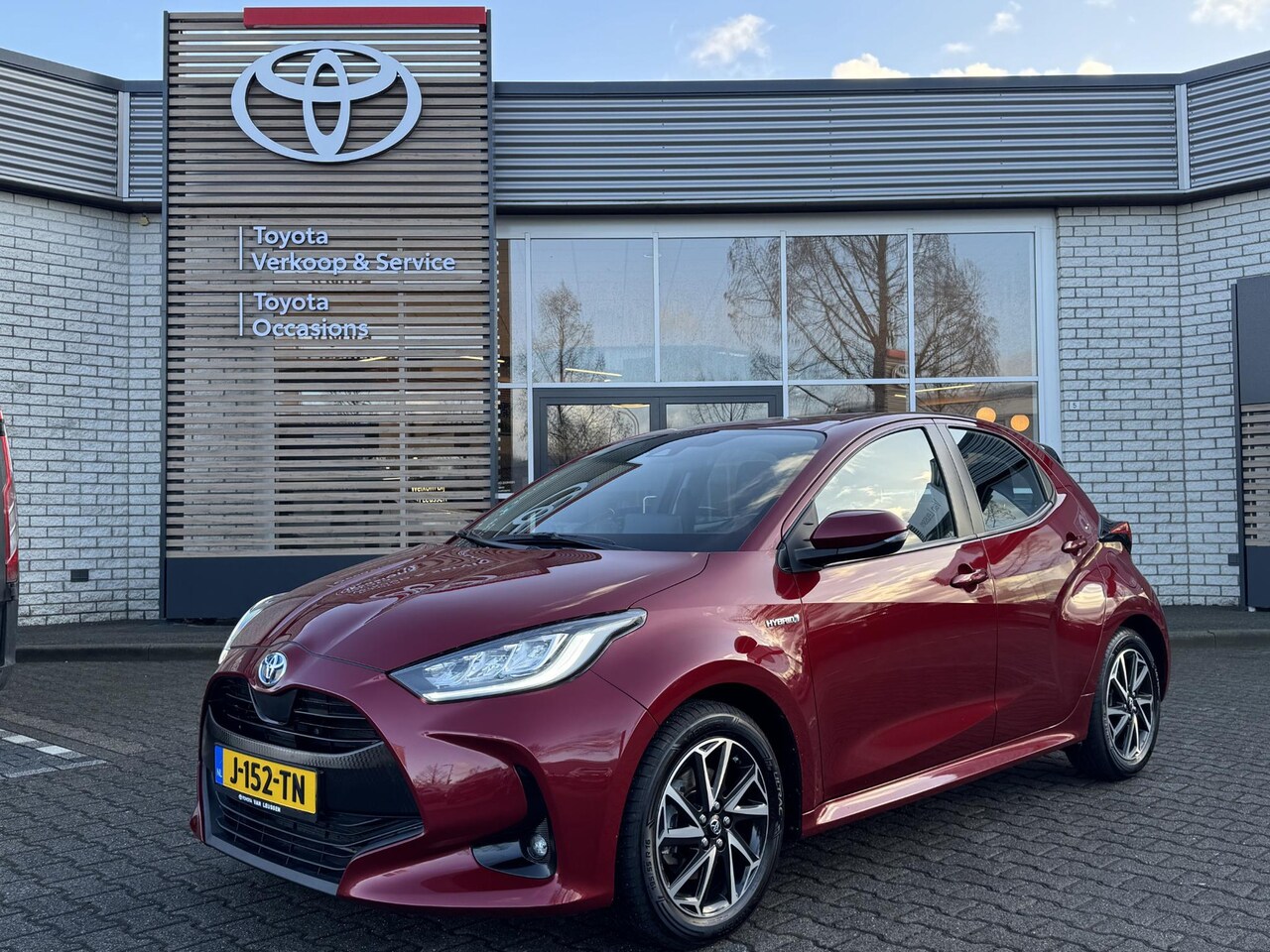 Toyota Yaris - 1.5 HYBRID DYNAMIC AFN-TREKHAAK LED DEALER-OND APPLE/ANDROID KEYLESS 16"LM-VELGEN NL-AUTO - AutoWereld.nl