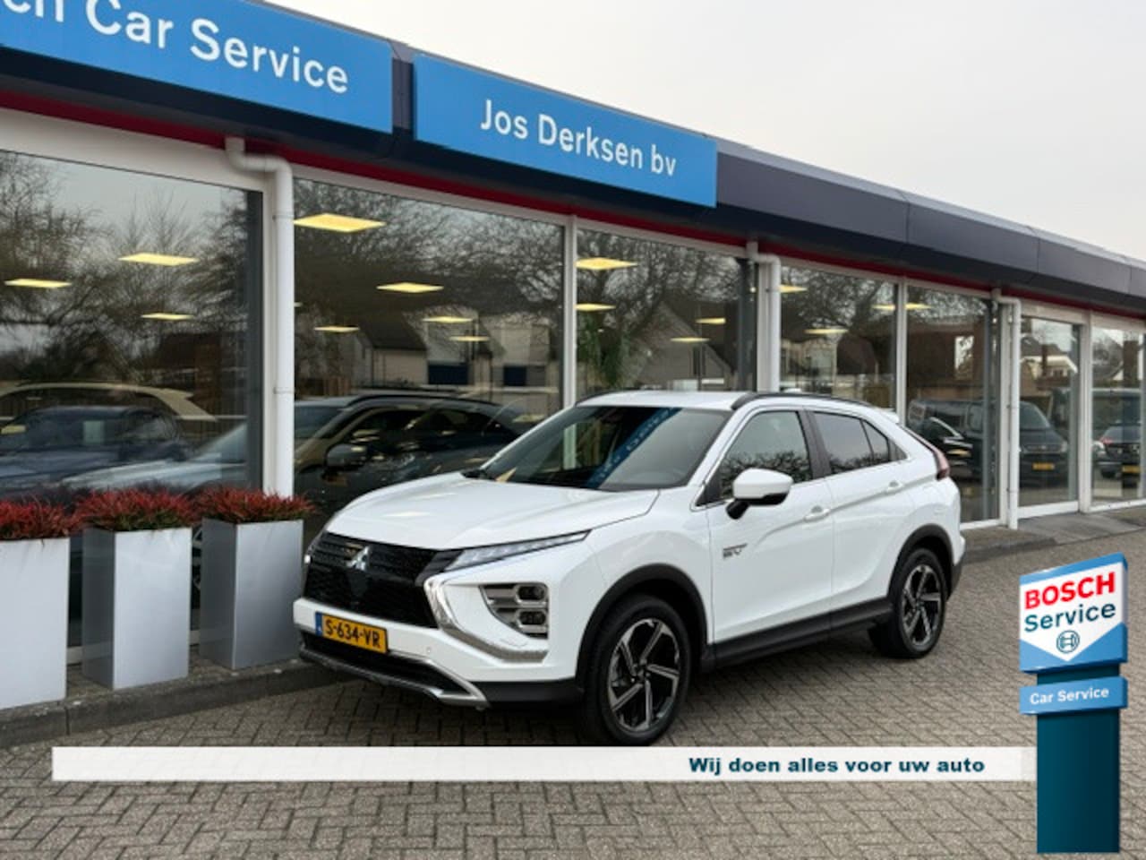Mitsubishi Eclipse Cross - 2.4 PHEV Intense+ - Nav | Camera | PDC v+a | Standkachel | Apple CarPlay | Trekhaak - AutoWereld.nl