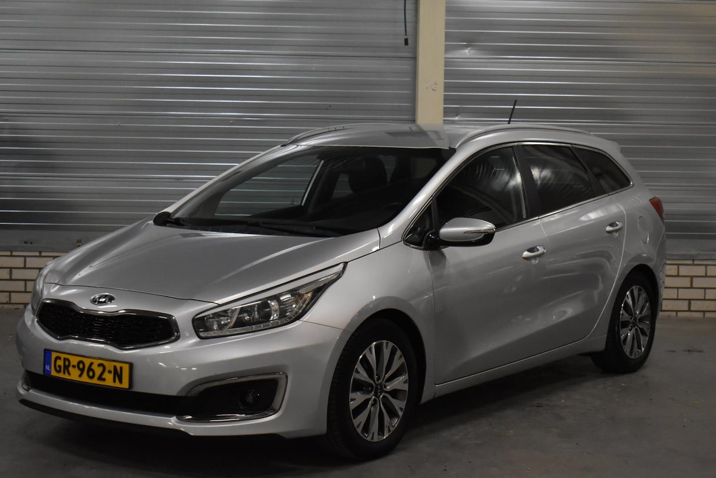 Kia Cee'd Sportswagon - 1.6 GDI DynamicLine + Navigatie|Bluetooth|Wiffi|Camera|Parkeersensoren| - AutoWereld.nl