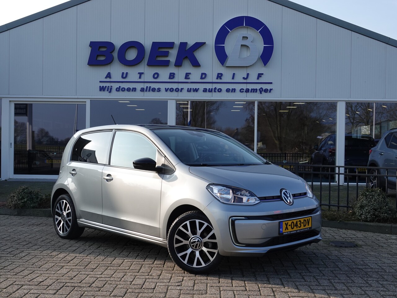 Volkswagen e-Up! - e-up! Style LMV | CRUISE | ECC | CAMERA + PDC | VERW. STOELEN - AutoWereld.nl