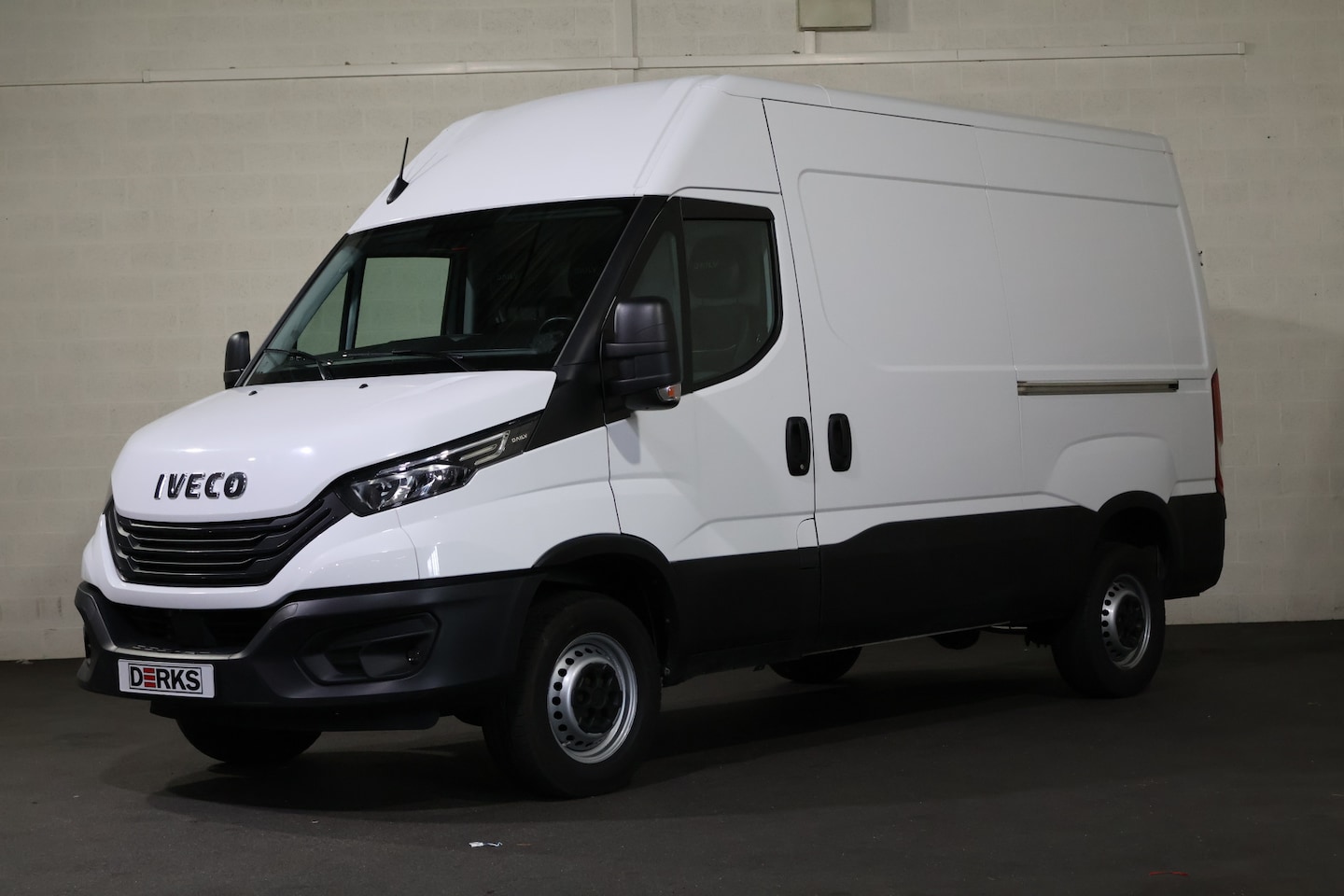 Iveco Daily - 35S21 3.0 210pk Hi-Matic Automaat Luchtvering Standkachel Led (wordt verwacht) - AutoWereld.nl