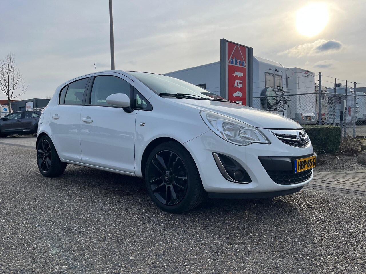 Opel Corsa - 1.4-16V | Airco | Zwart dak | Elek. ramen voor | LM velgen 17" | Elek. verstelbare spiegel - AutoWereld.nl