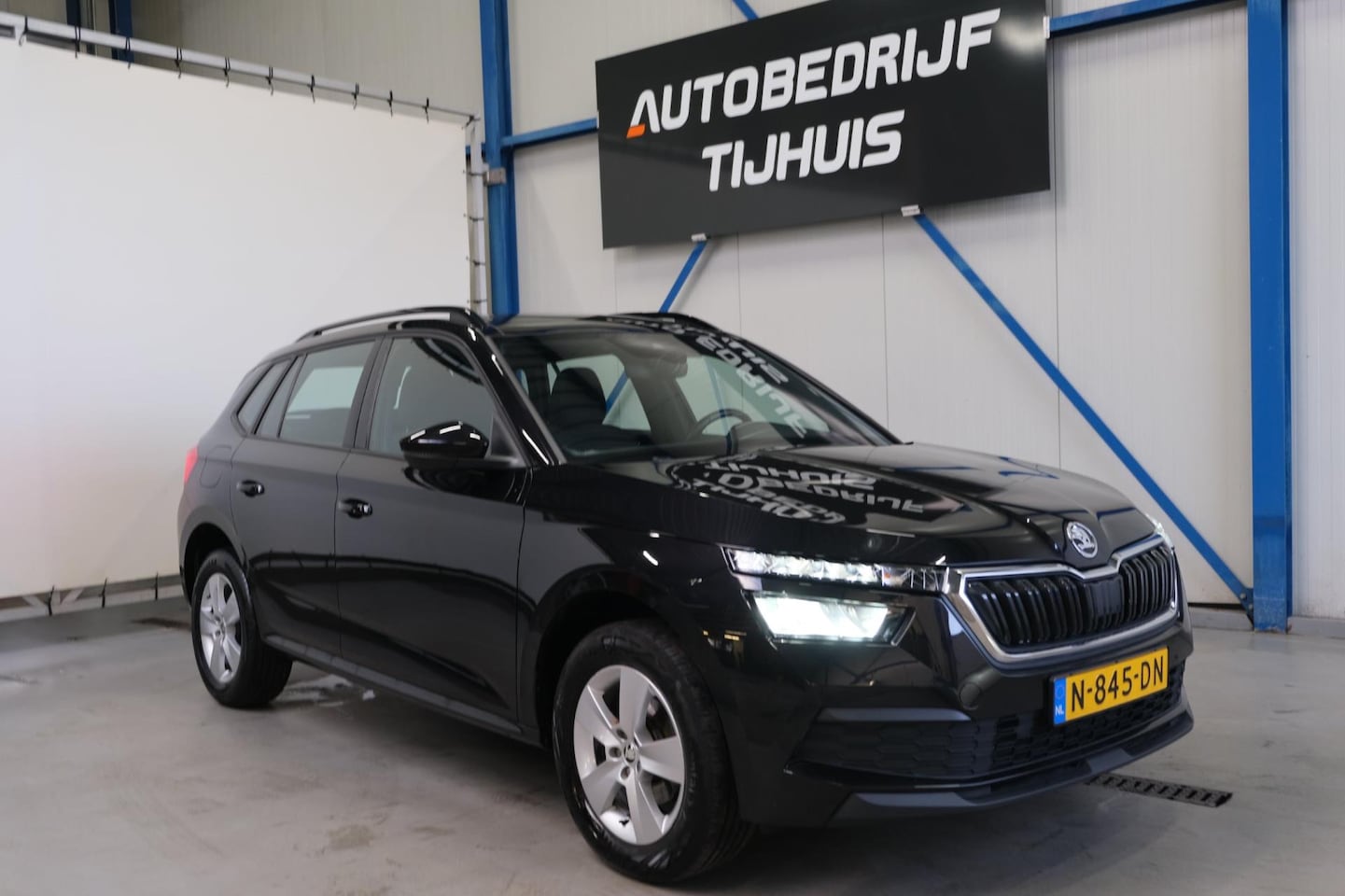 Skoda Kamiq - 1.0 TSI Ambition Automaat - N.A.P. Airco, Cruise, Navi, Pano. - AutoWereld.nl