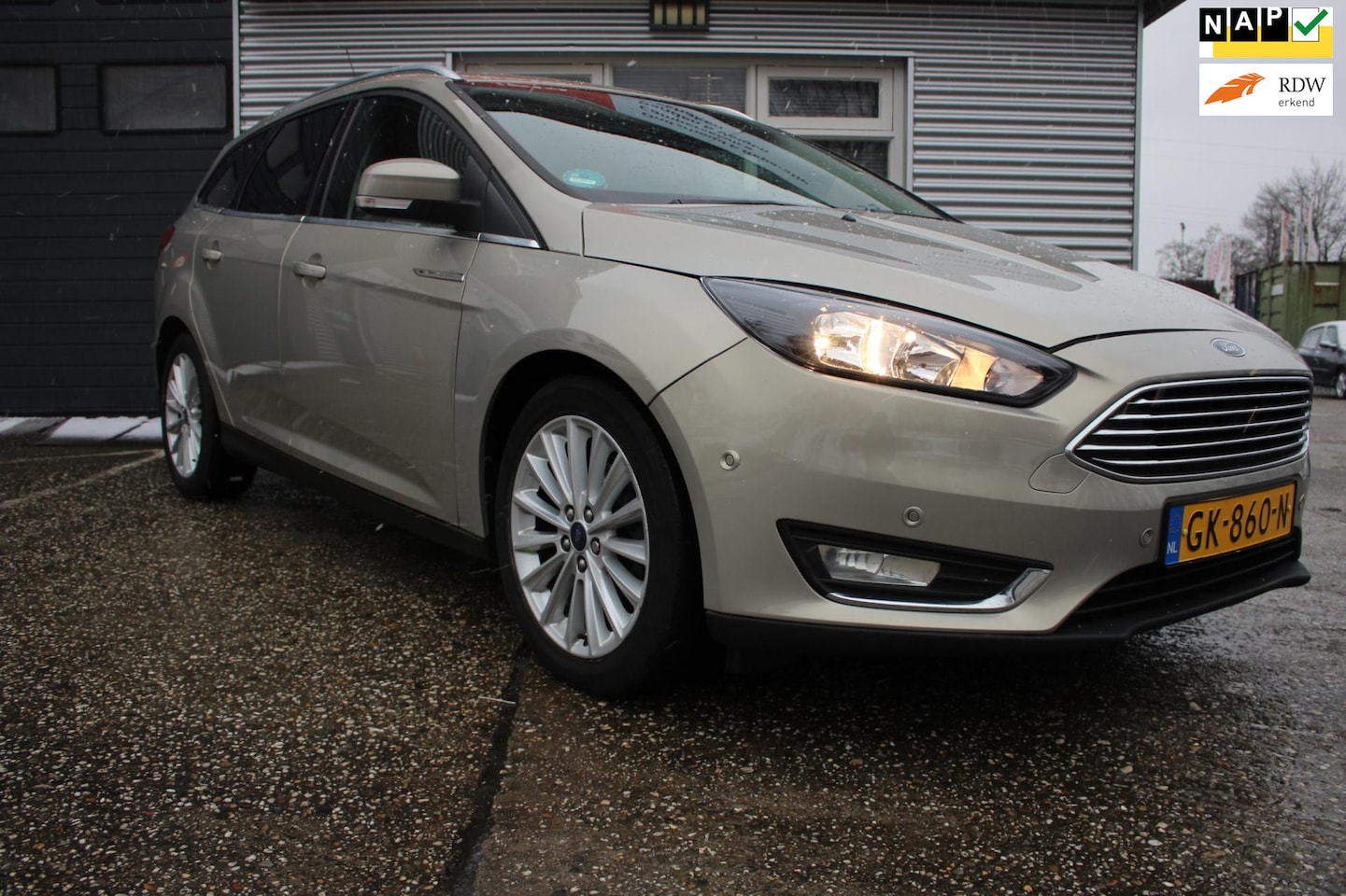 Ford Focus Wagon - 1.0 Titanium Edition 1.0 Titanium Edition 5-deurs, vol opties, nieuwe apk en afleveringsbeurt, distributie = vv - AutoWereld.nl