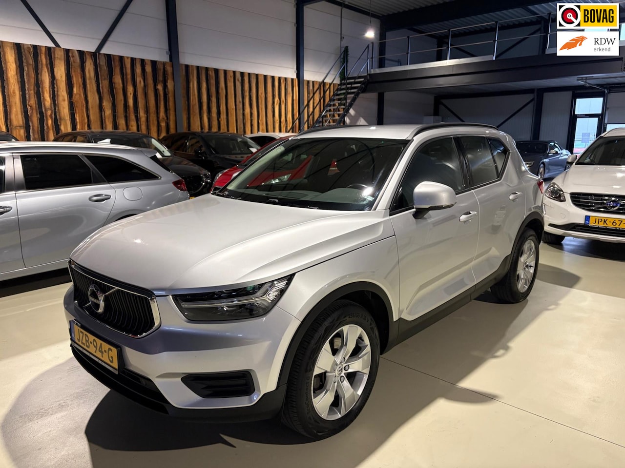 Volvo XC40 - 2.0 T4 AWD Momentum 2.0 T4 AWD Momentum - AutoWereld.nl