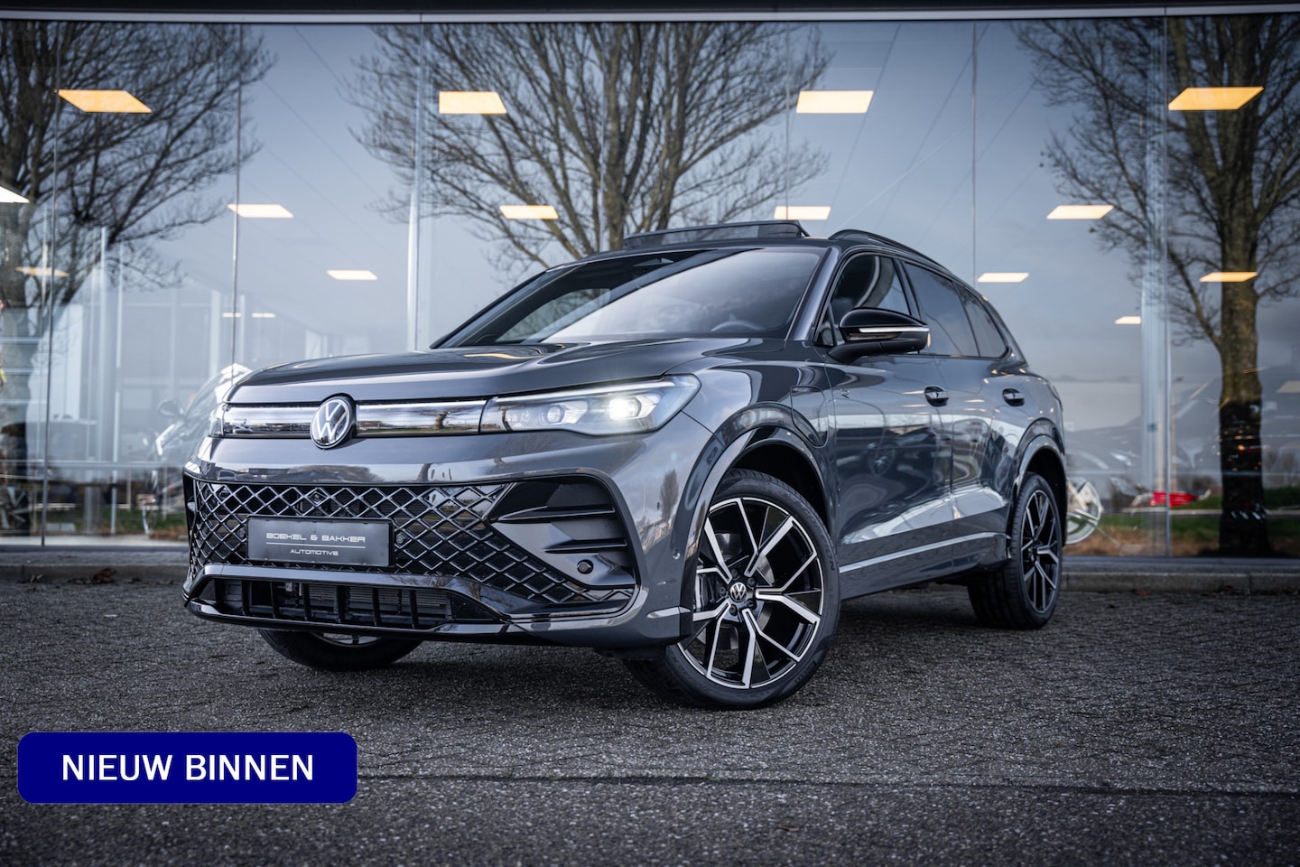 Volkswagen Tiguan - eHybrid R-Line Edition ** Panodak ** Trekhaak ** Leder ** Memory Harman/Kardon ** Massage - AutoWereld.nl