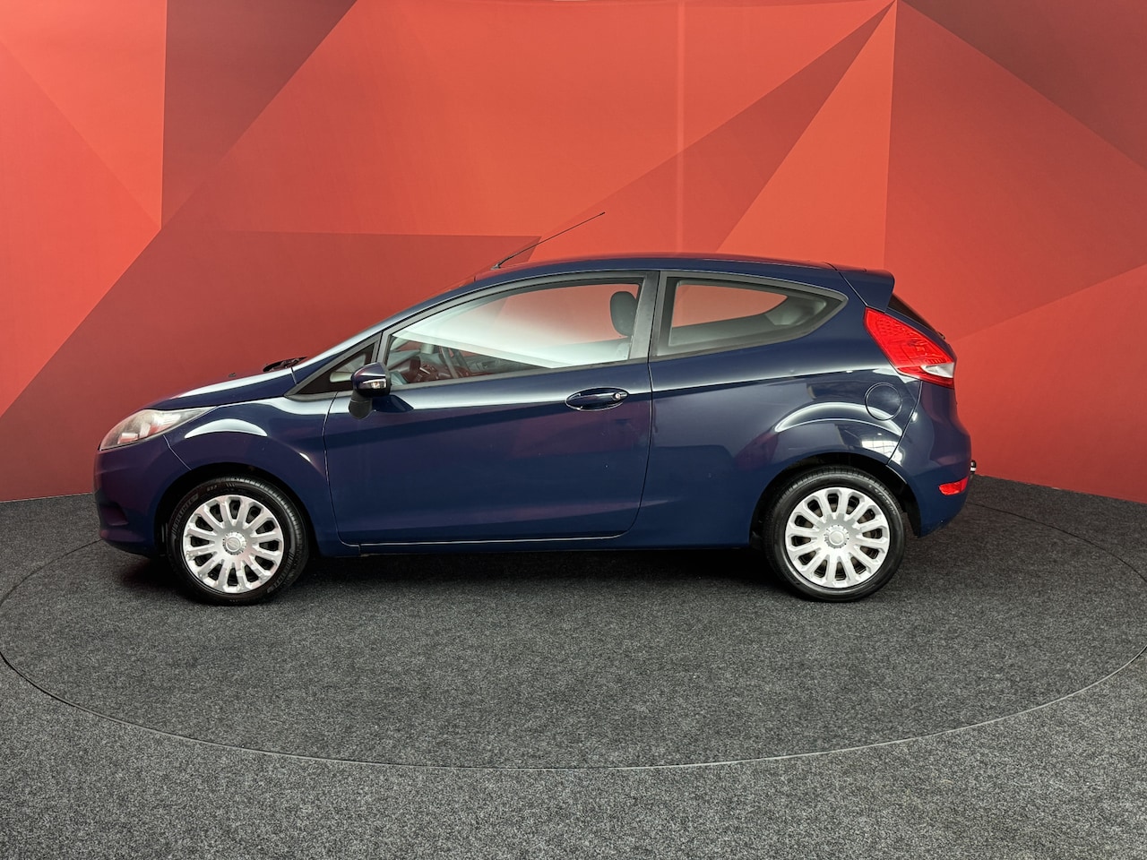 Ford Fiesta - 1.25 Limited | Nieuw Binnen! | Trekhaak | Airco | Apk 26-10-2026 - AutoWereld.nl