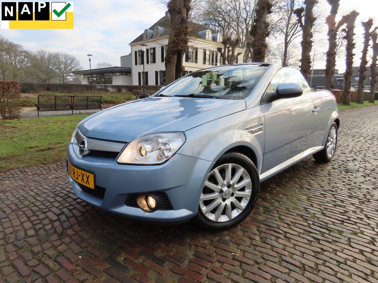 Opel Tigra TwinTop - 1.4-16V Cosmo Airco Leer/Stof Sportstoelen Xenon Lm Velgen - AutoWereld.nl