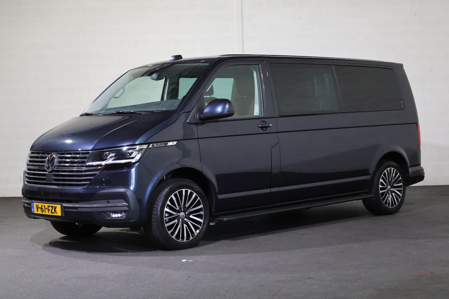 Volkswagen Transporter - 2.0 TDI 204pk L2 H1 DC Bulli Automaat Leer - AutoWereld.nl