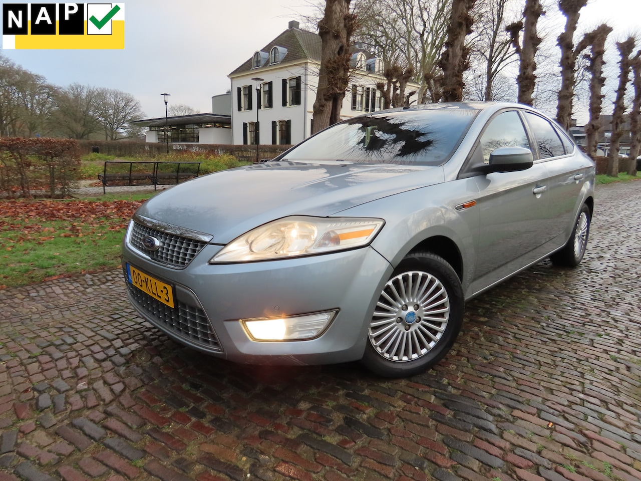 Ford Mondeo - 2.0-16V Limited Climatecontrol Cruisecontrol Navigatie Pdc Lm Velgen - AutoWereld.nl
