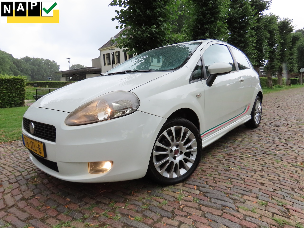 Fiat Grande Punto - 1.4 NeroBianco Airco Cruiseontrol Lm Velgen***Apk t/m 30-9-2026*** - AutoWereld.nl