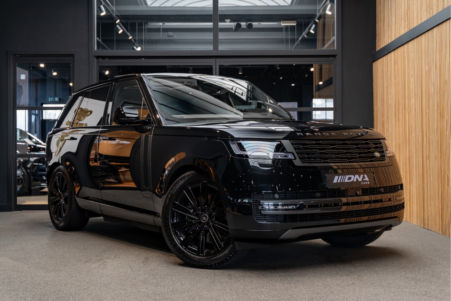 Land Rover Range Rover - P550e Autobiography Koelbox 3.0 P550e PHEV Autobiography - AutoWereld.nl