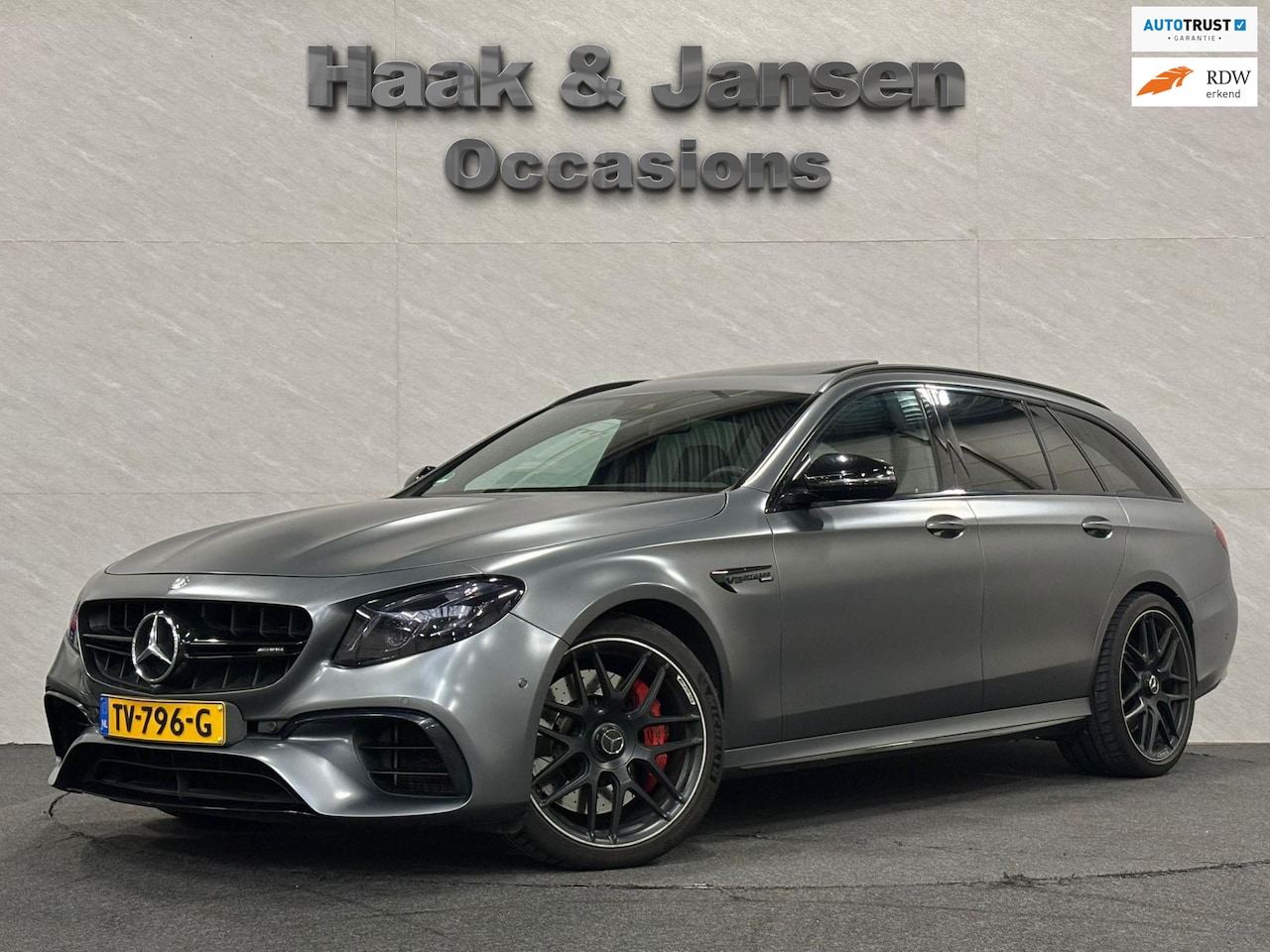 Mercedes-Benz E-klasse Estate - AMG 63 S 4MATIC - Edition 1 - Designo mat grijs - Pano - 612PK - AutoWereld.nl
