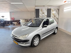 Peugeot 206 - 1.6-16V Gentry Automaat, Airco, 4x Electrische Ramen, N.A.P, Radio-CD speler, 2 sleutels+B