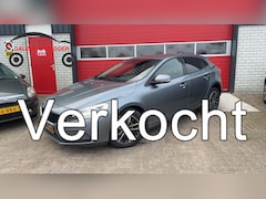 Volvo V40 - 2.0 D2 Nordic+ TREKHAAK / CARPLAY / FULL LED / CAMERA / STOELVERW / STANDKACHEL / NL-AUTO