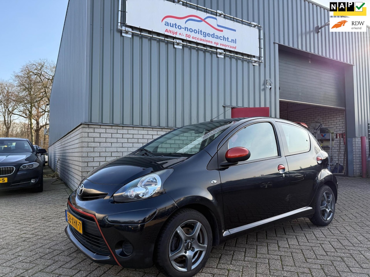 Toyota Aygo - 1.0 VVT-i Comfort Orange 1.0 VVT-i Comfort Orange - AutoWereld.nl