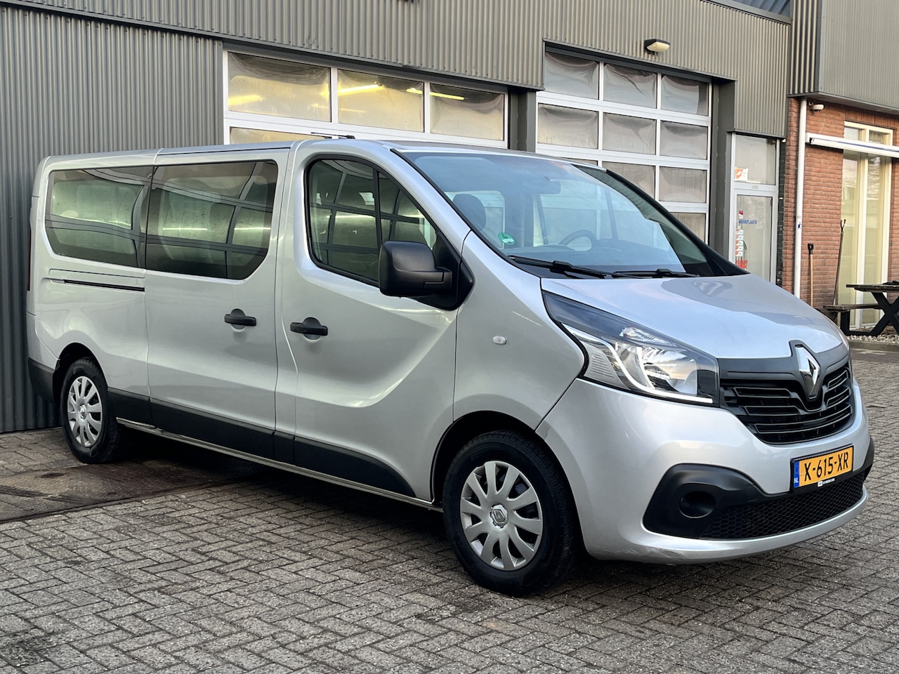 Renault Trafic Passenger - 1.6 dCi BTW / BPM vrij marge Euro 6 Airco Cruise control Navigatie PDC 1e eigenaar Combi K - AutoWereld.nl