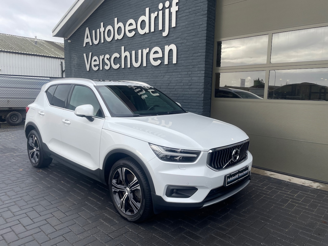 Volvo XC40 - 1.5 T5 Twin Engine Inscription pano stoelverwarming trekhaak 360° camera - AutoWereld.nl