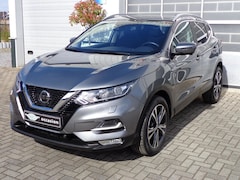 Nissan Qashqai - 1.3 DIG-T N-Connecta AUTOMAAT , Panoramadak, Trekhaak, Navi, 160 PK