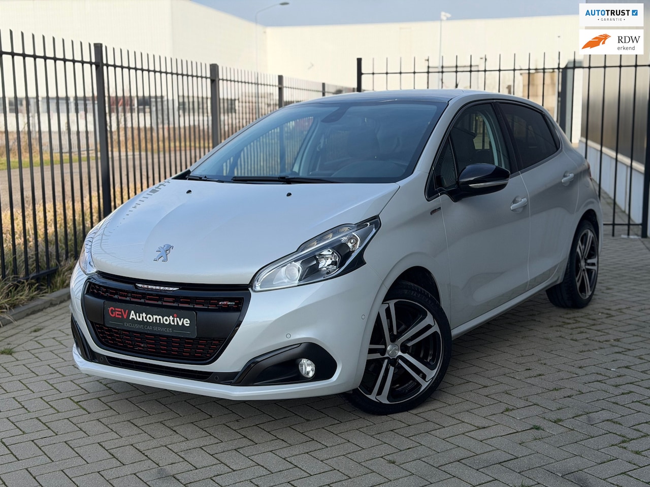 Peugeot 208 - 1.2 PureTech GT-line Camera Panorama Carplay Cruise control - AutoWereld.nl