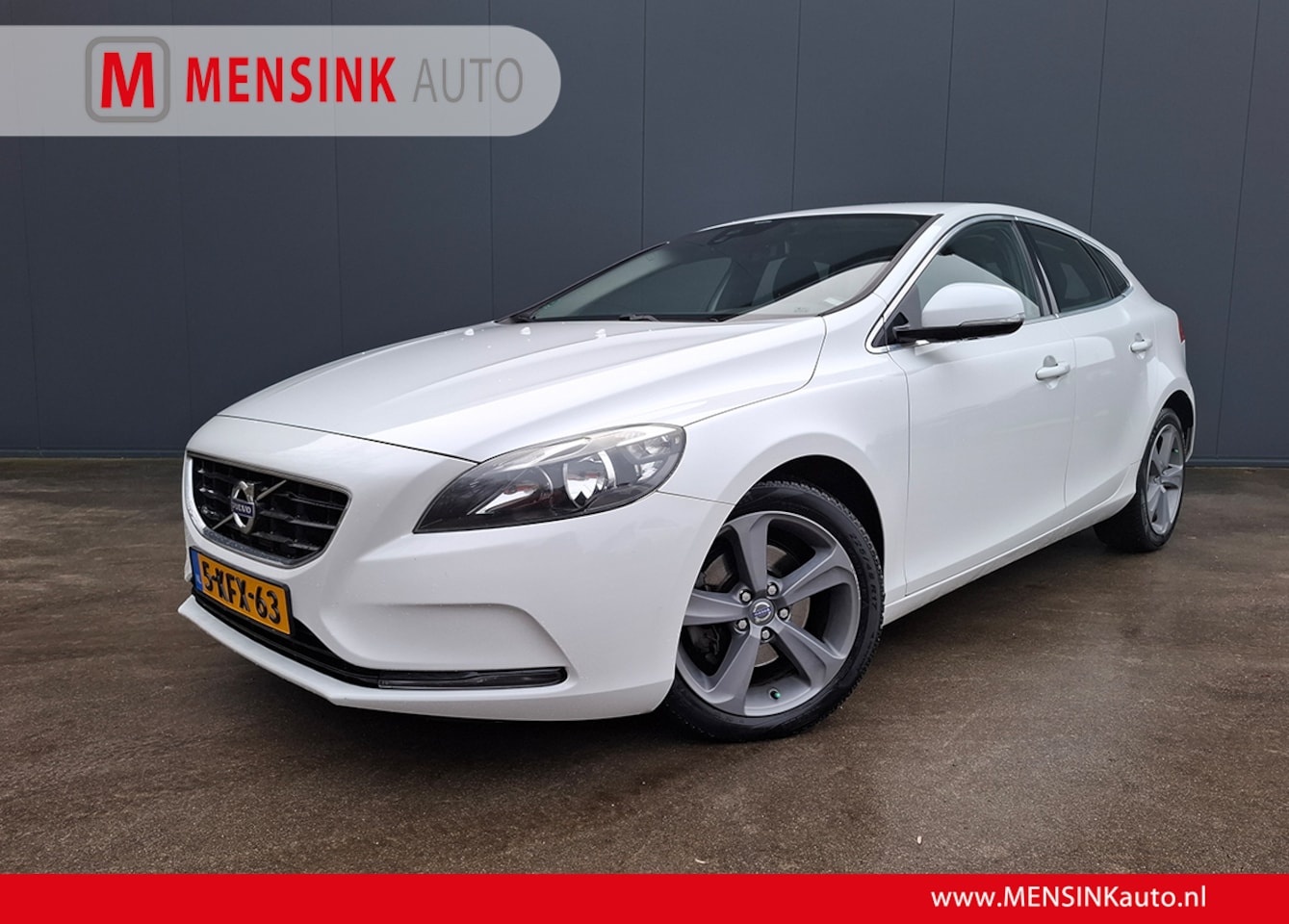 Volvo V40 - 1.6 T3 Momentum CRUISE CAMARA TREKHAAK AIRCO ECC NAVI - AutoWereld.nl