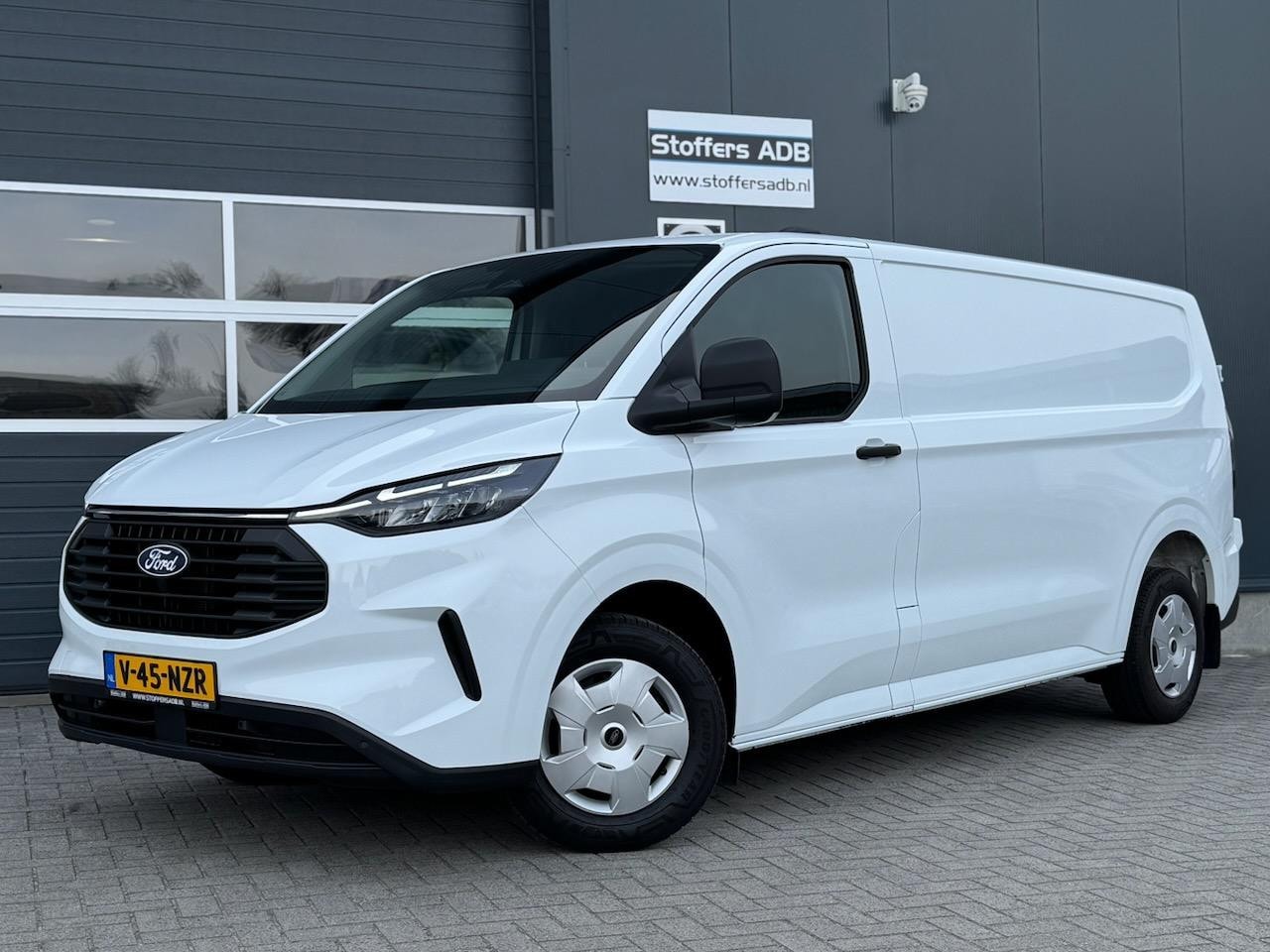 Ford Transit Custom - 320 2.0 TDCI L2H1 Trend 136pk | Navi | Carplay | Camera | BLIS | ACC | Betonplex | Winterp - AutoWereld.nl