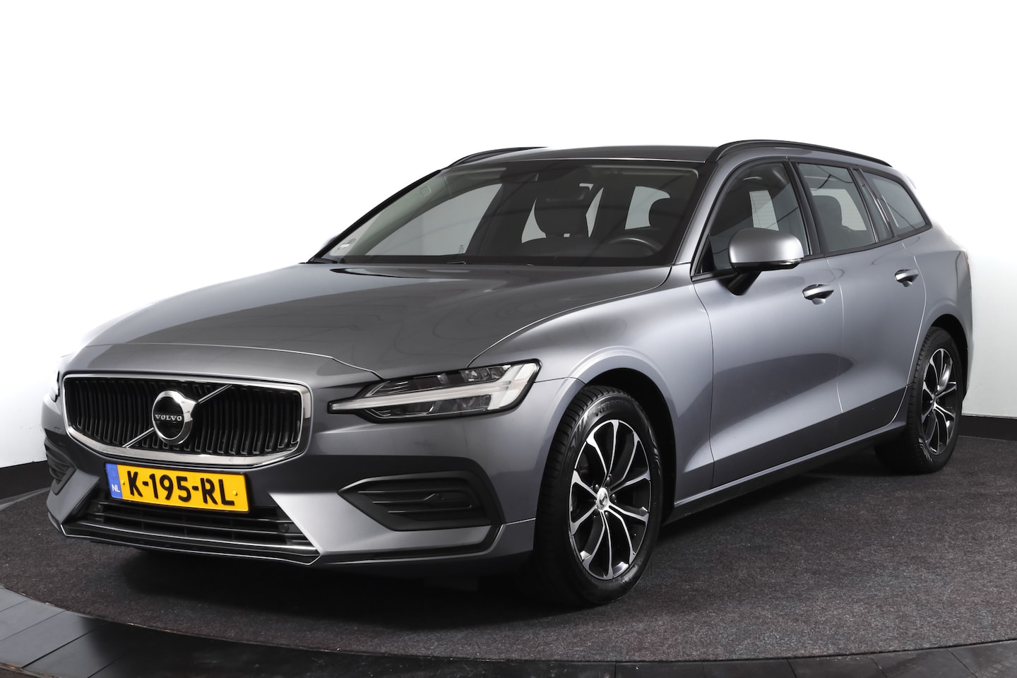 Volvo V60 - 2.0 B3 Momentum Advantage Orig. NL | Dig. Cockpit | Adapt. Cruise | Stoel-+stuurverw. | PD - AutoWereld.nl