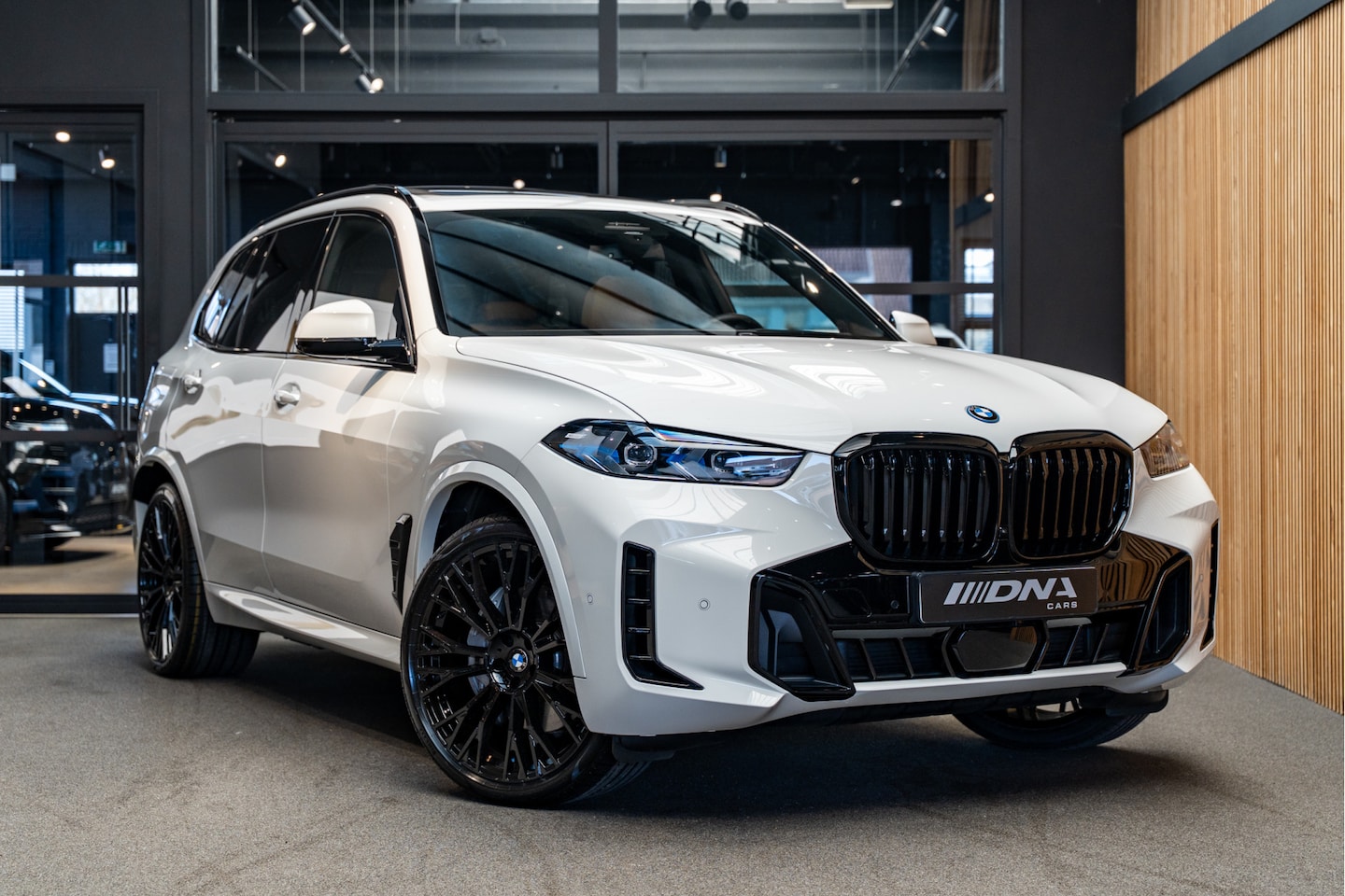 BMW X5 - Xdrive 50e Stoelventilatie Pano xDrive50e Harman Kardon 22 inch - AutoWereld.nl