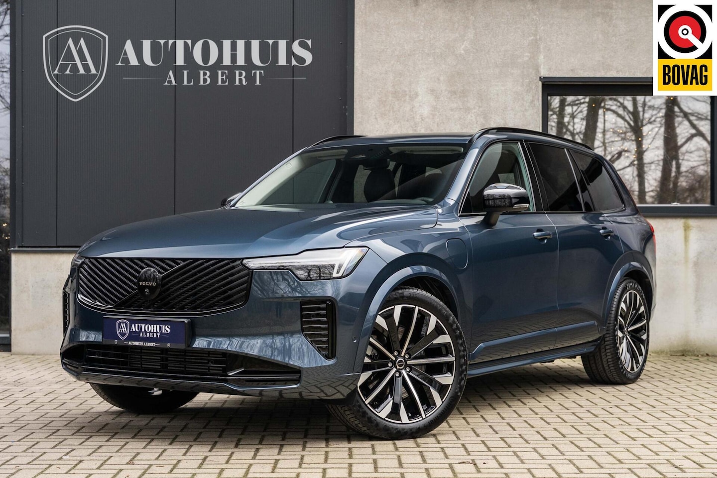 Volvo XC90 - 2.0 T8 AWD Plus Dark B&W Luchtvering Massage 360c - AutoWereld.nl