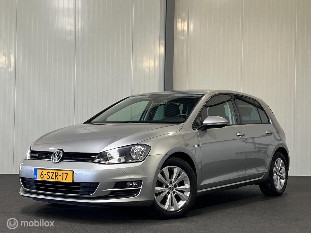Volkswagen Golf - 1.6 TDI Highline BlueMotion [ NAP 1ste eigenaar ] - AutoWereld.nl