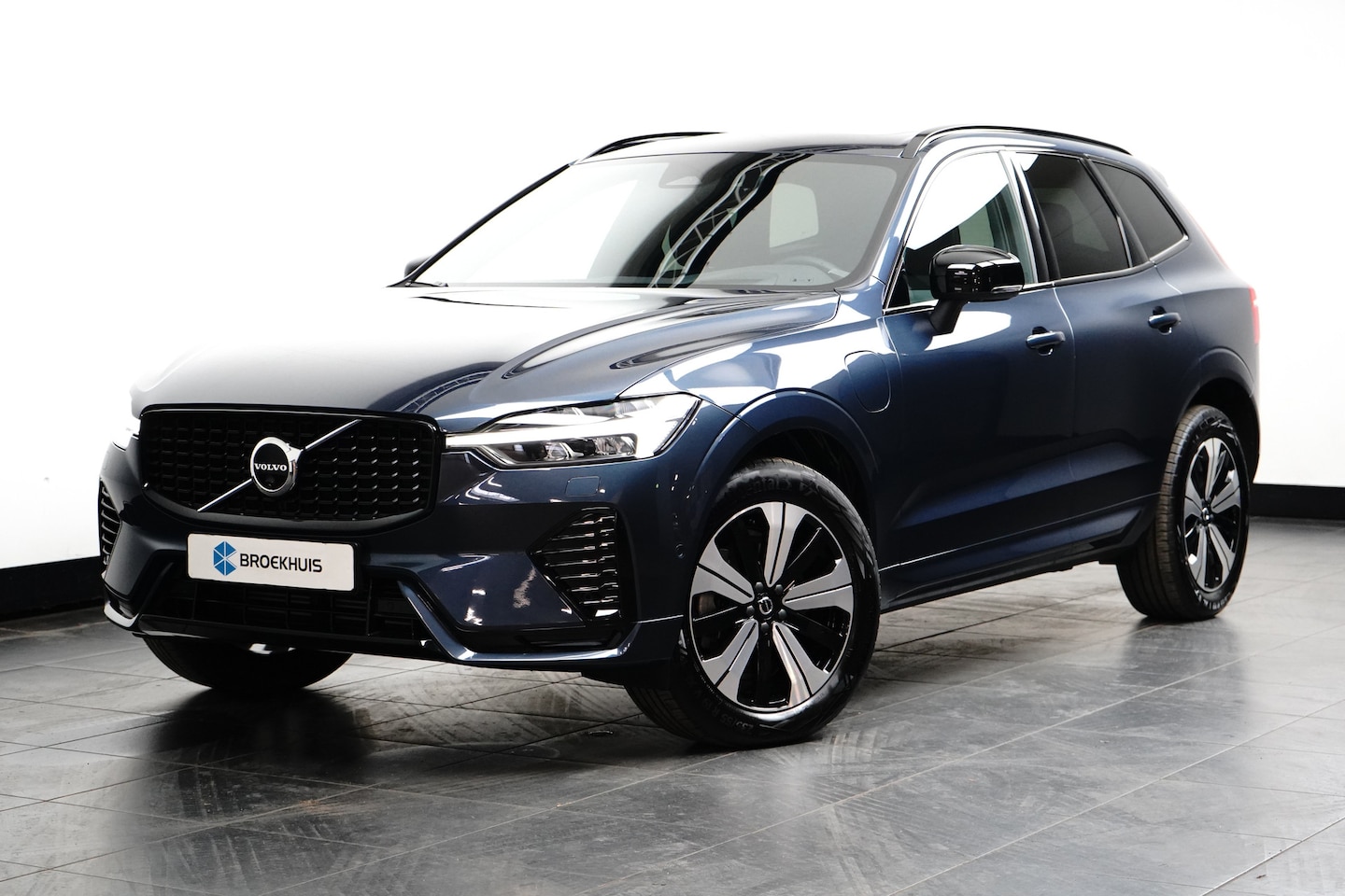 Volvo XC60 - 2.0 T6 Plug-in hybrid AWD Plus Dark | Harman/Kardon | 360 Camera | Head-up | Memory | Pilo - AutoWereld.nl